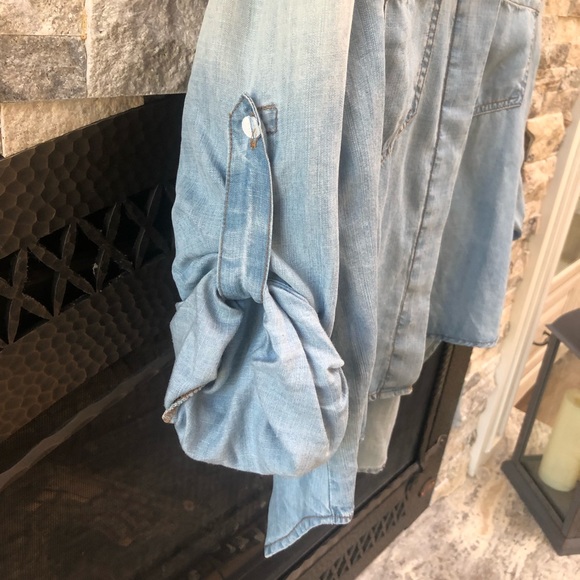 NWT Soft Chambray Button-up - Picture 3 of 8
